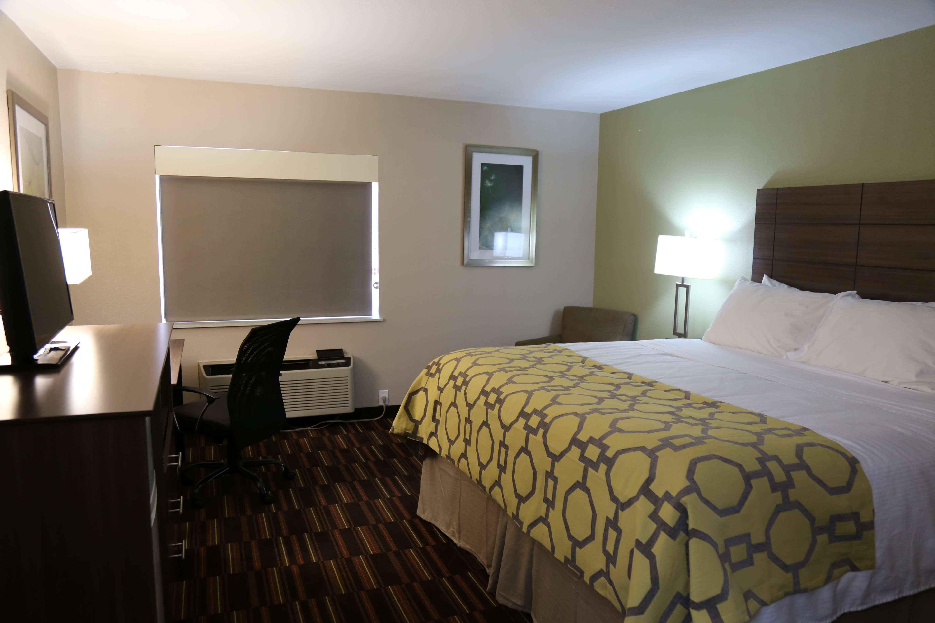 Baymont By Wyndham Hotel Plano