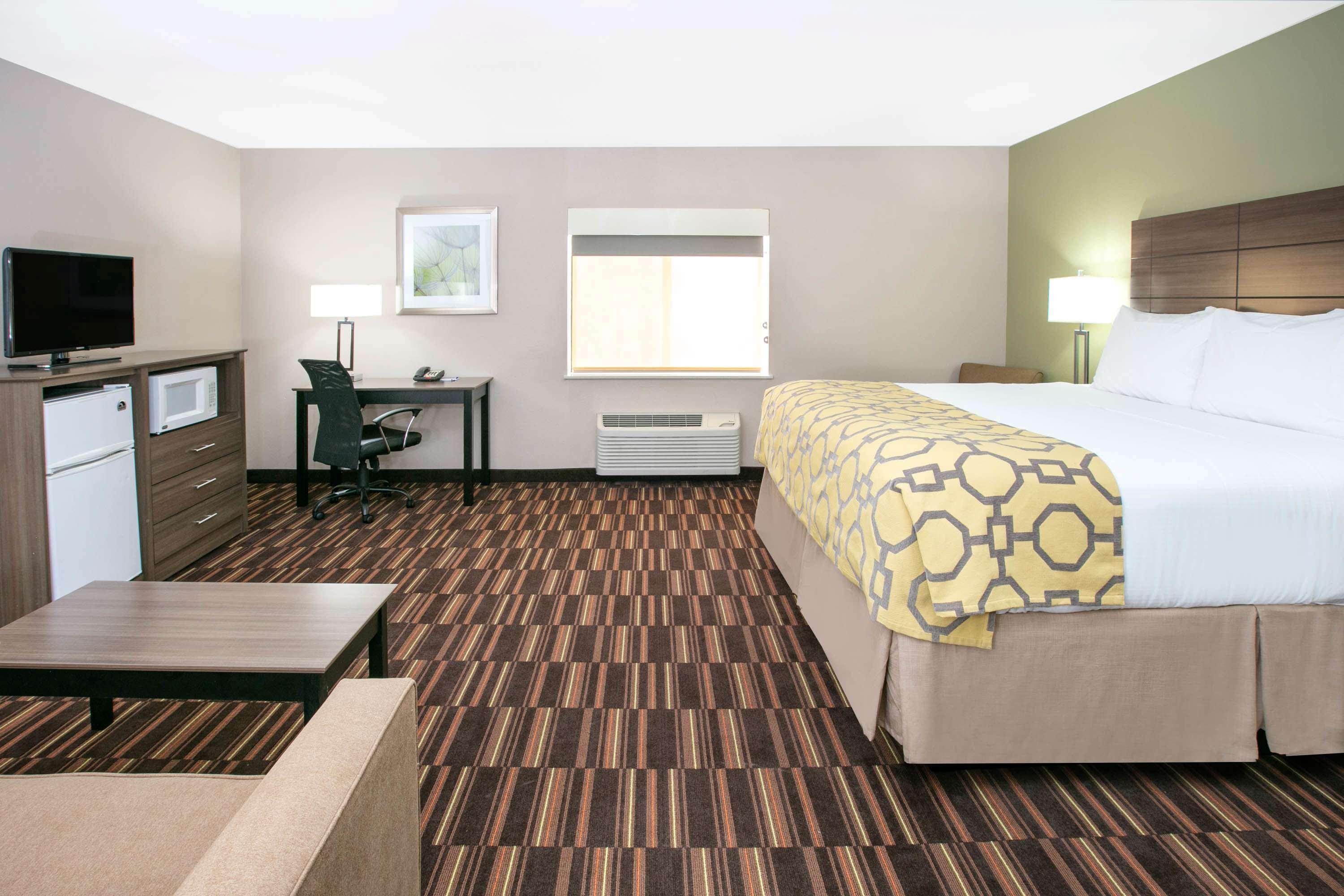 Baymont By Wyndham Hotel Plano