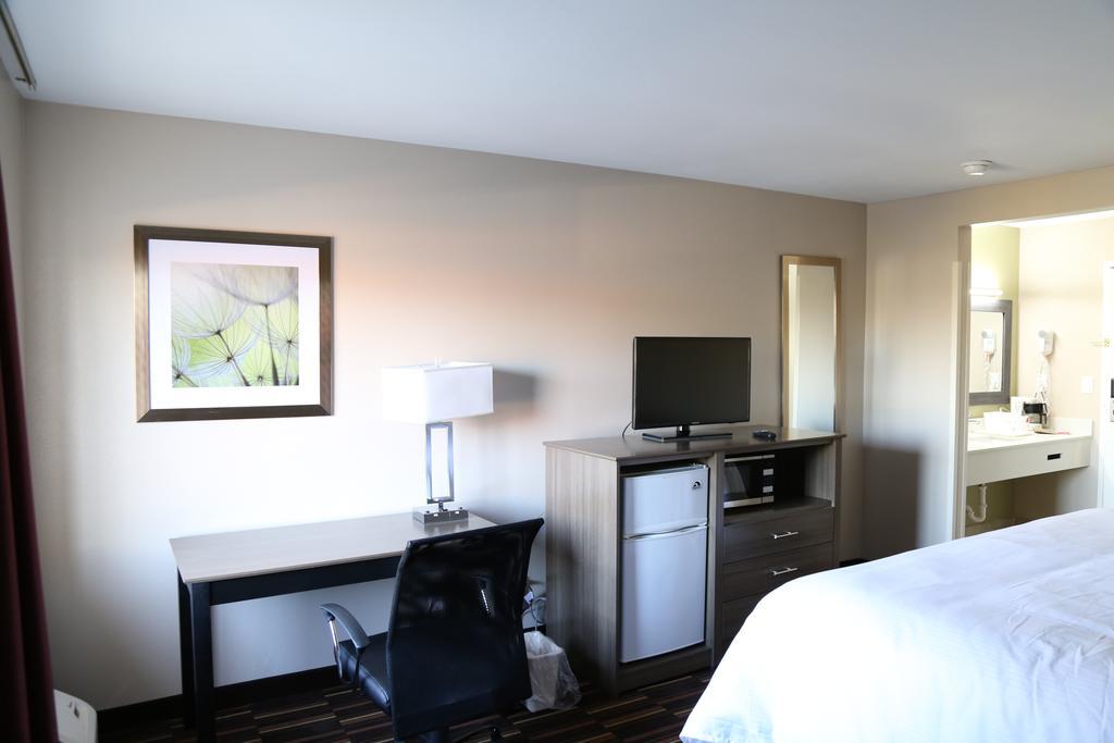 Baymont By Wyndham Hotel Plano