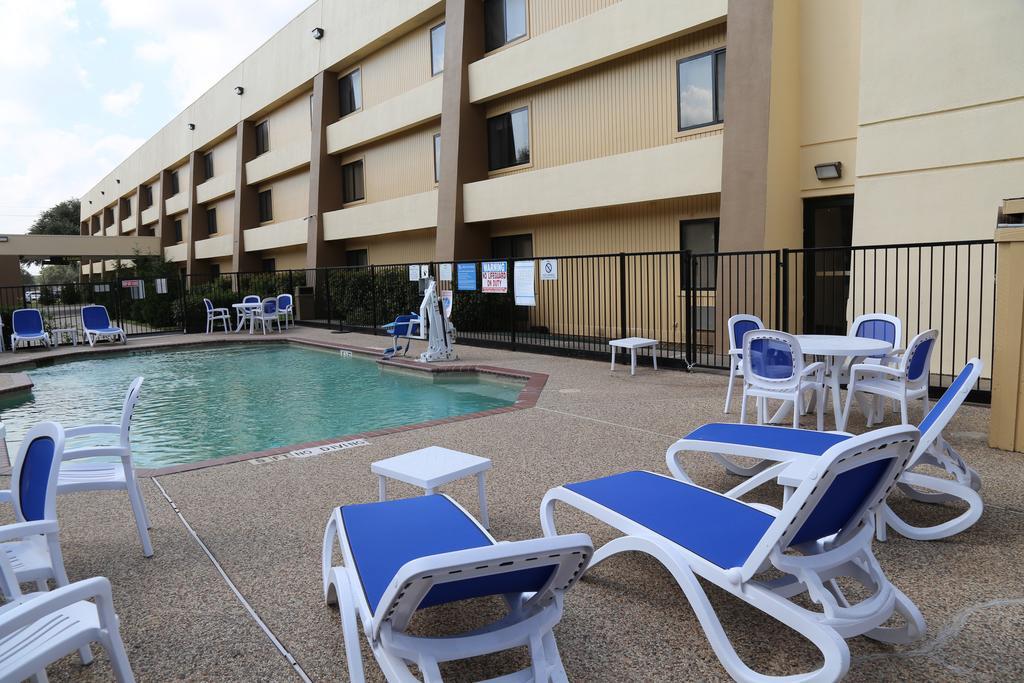 Baymont By Wyndham Hotel